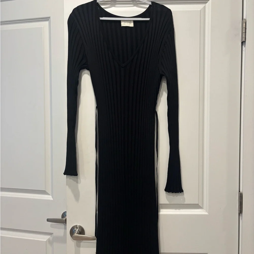 Dissh Ribbed Knit Maxi Dress | Black | Long Sleeve | V-Neck - Picture 10 of 11